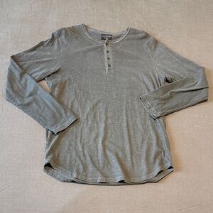 Goodlife Men's Long Sleeve Henley in Gray